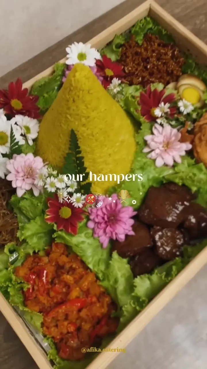 Hampers tumpeng mini Afika Catering dalam kotak kayu