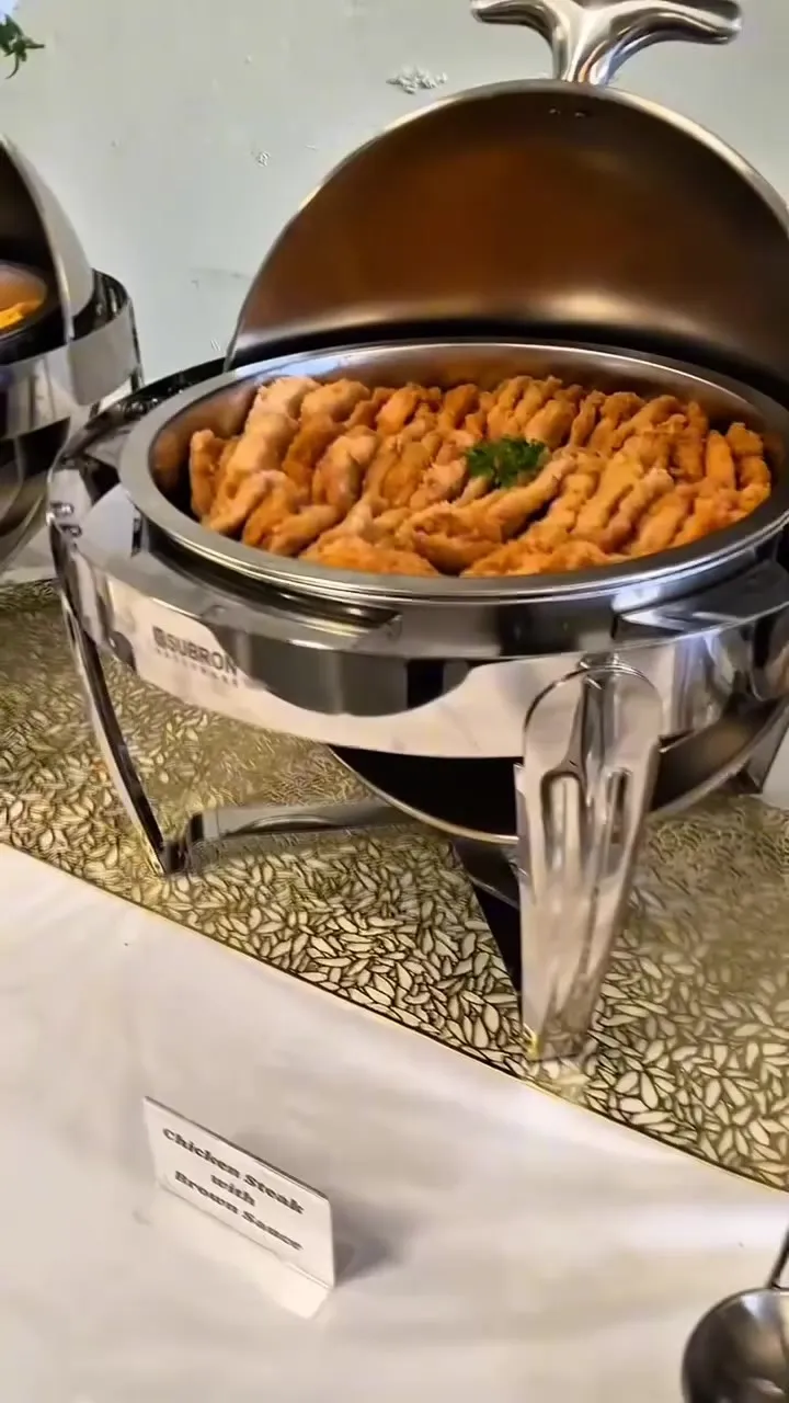 Hidangan ayam dalam pemanas saji pada prasmanan korporat Afika Catering