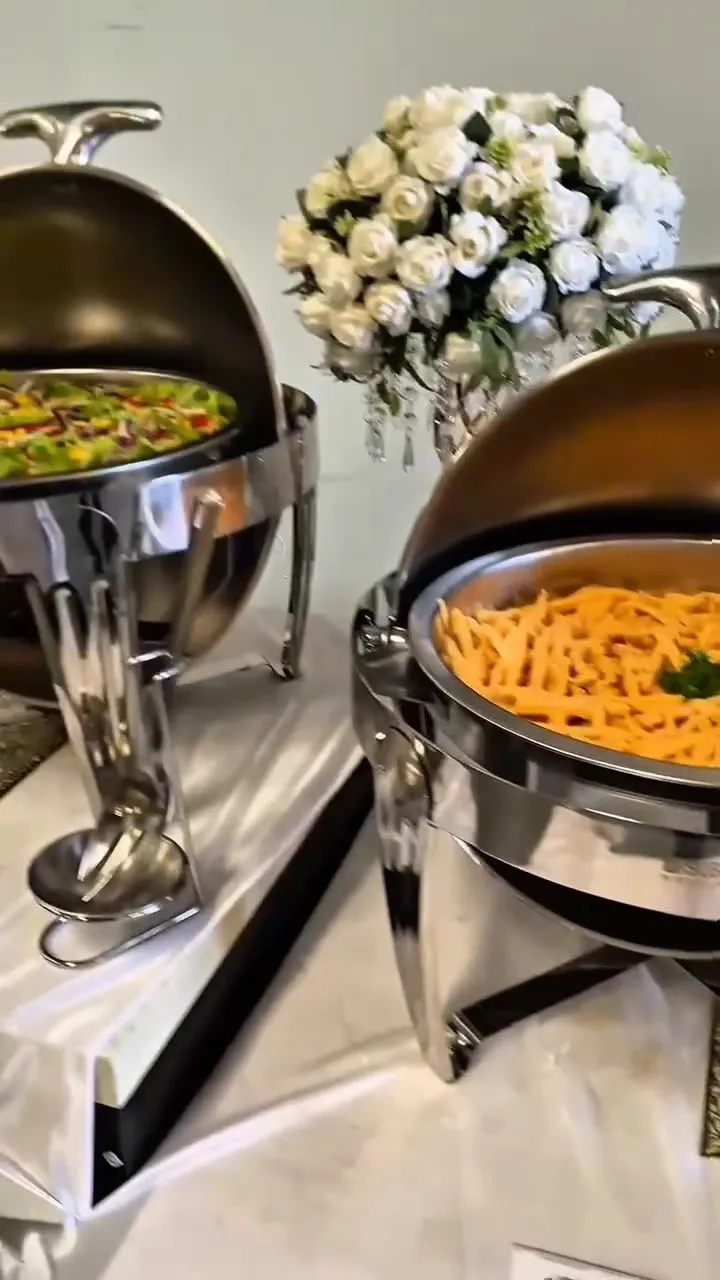 Sayur dan lauk pada meja prasmanan Afika Catering