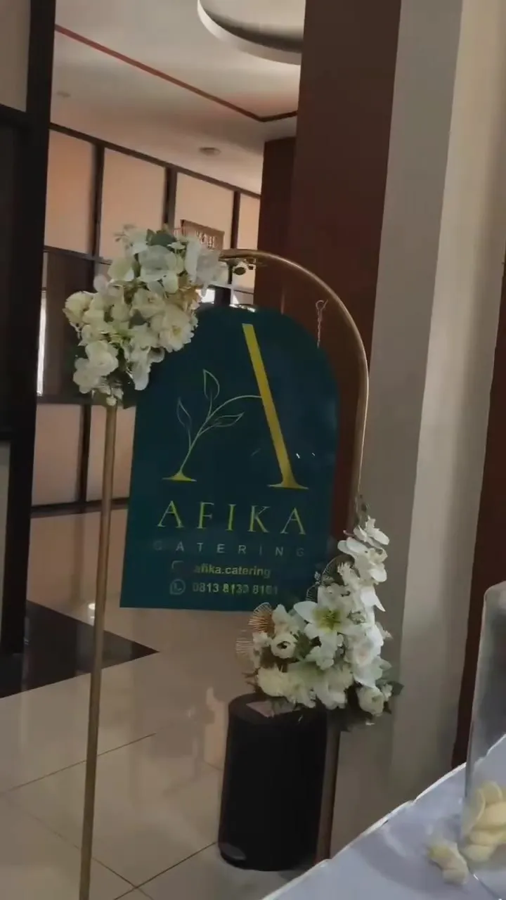 Papan penanda Afika Catering di lokasi acara